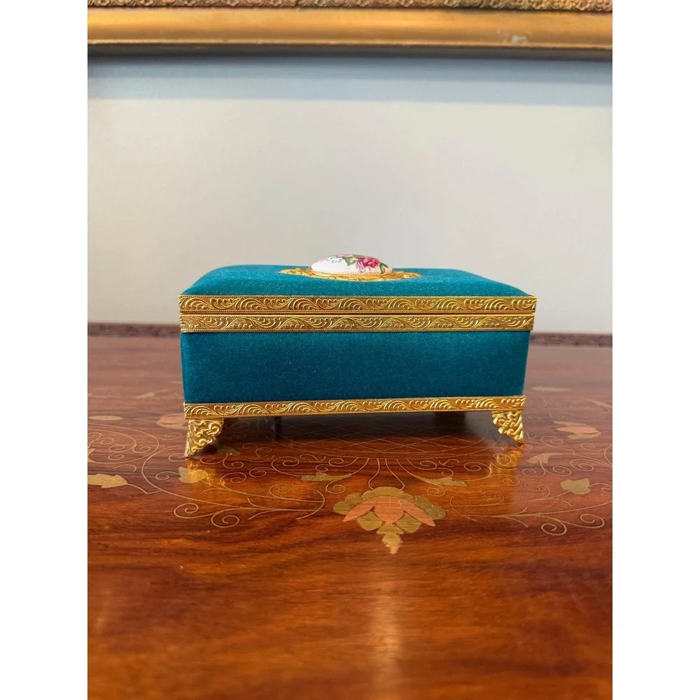 Vintage Japan Velvet Jewelry Box - Music Box with Gold‎ Ormolu & Rose Lid